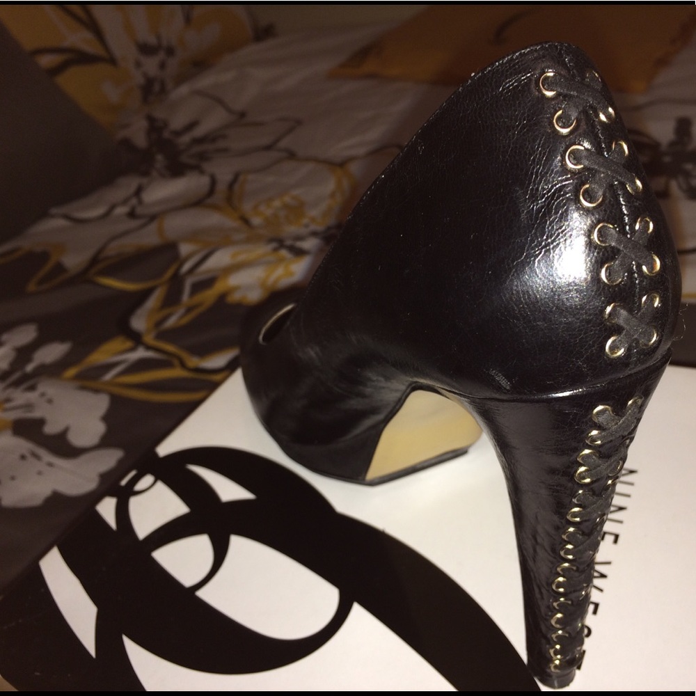 Leather pumps